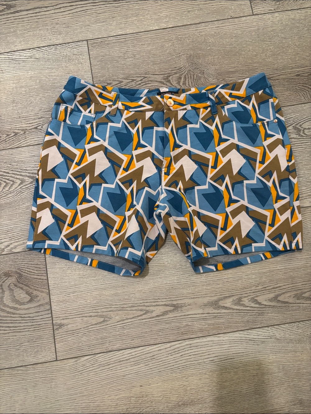 ST33LE knit shorts with bold geometric pattern Men 36. Like new condition. Nice!